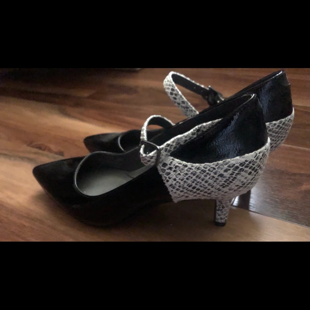 NWOT Aerosoles Heels Size 6